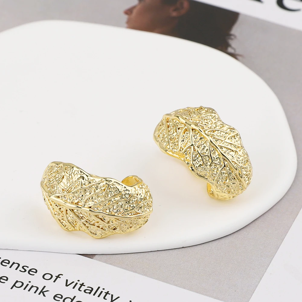 

Retro Bohemian Short Leaf Pattern Large Hollow Dropped Ears Women's Wedding Jewelry Gift Accessories Pendant