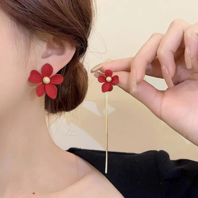 

Fashion Asymmetric White Red Green Flower Stud Earrings for Women Creative Unique Retro Sweet Earrings Party Wedding Jewelry