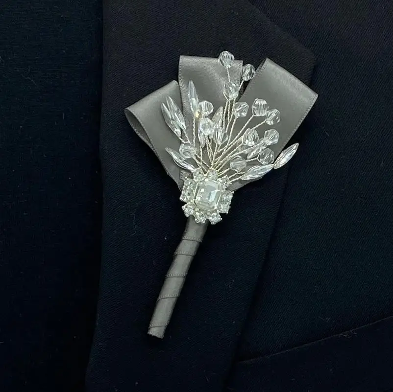 

EillyRosia Brooch Groom's Boutonniere Gray Wedding Corsage Suit Buttonhole Rhinestones Groom's Men Flower Wedding Accessories