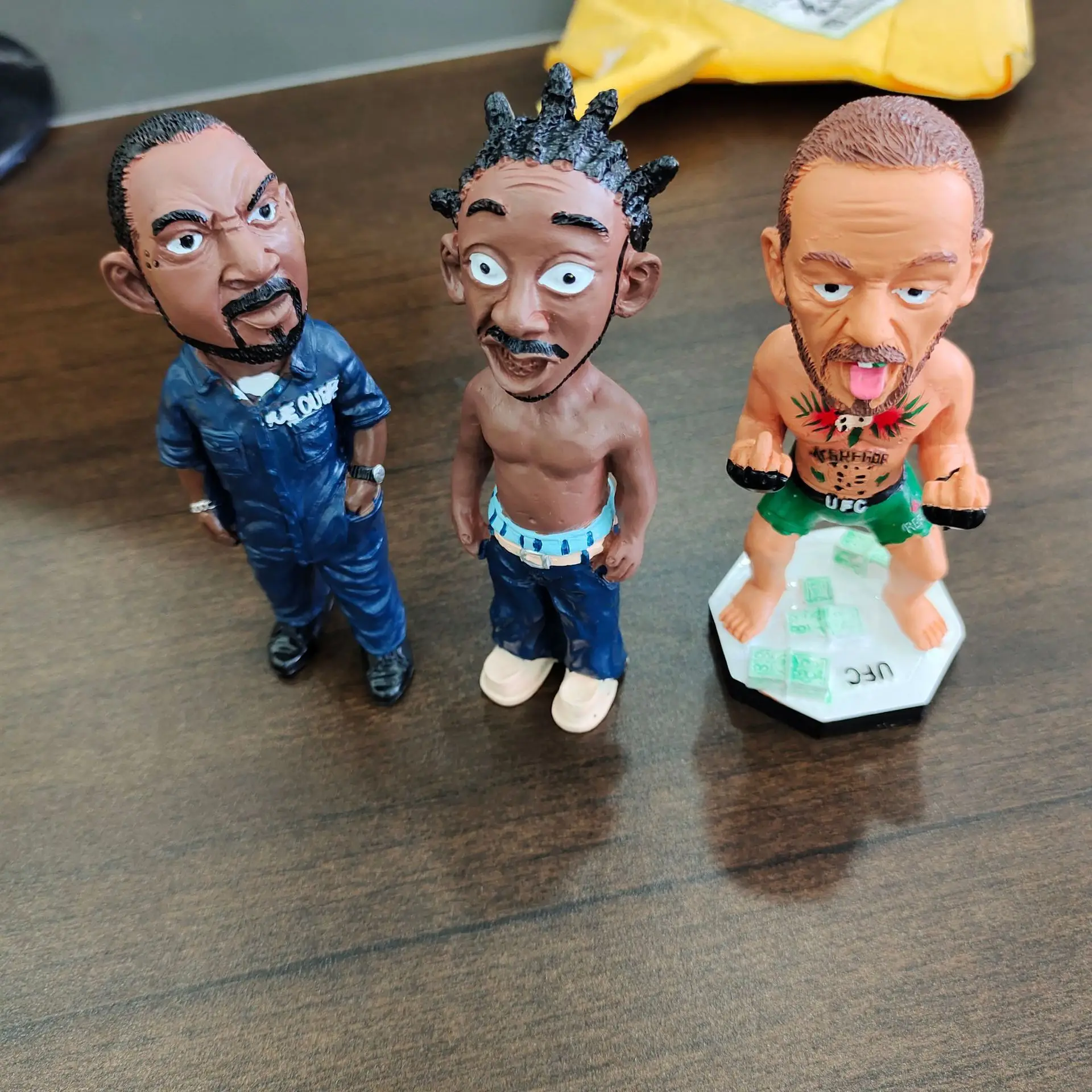 

Resin Character Model Hip-hop Commemorative Resin Ornaments Interesting Figures Statue Garden Decoration Living Room Decor Gift