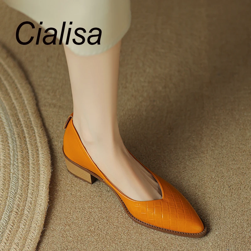 

Женские туфли-лодочки из натуральной кожи с острым носком, на среднем каблуке