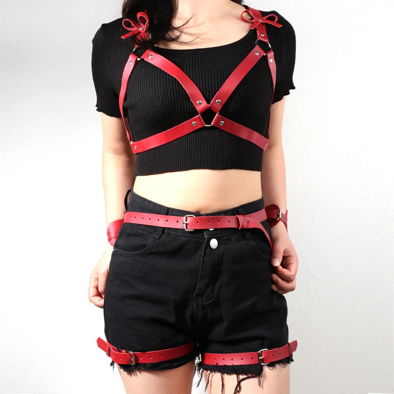 

Женский кожаный бюстгальтер-цепочка в стиле панк