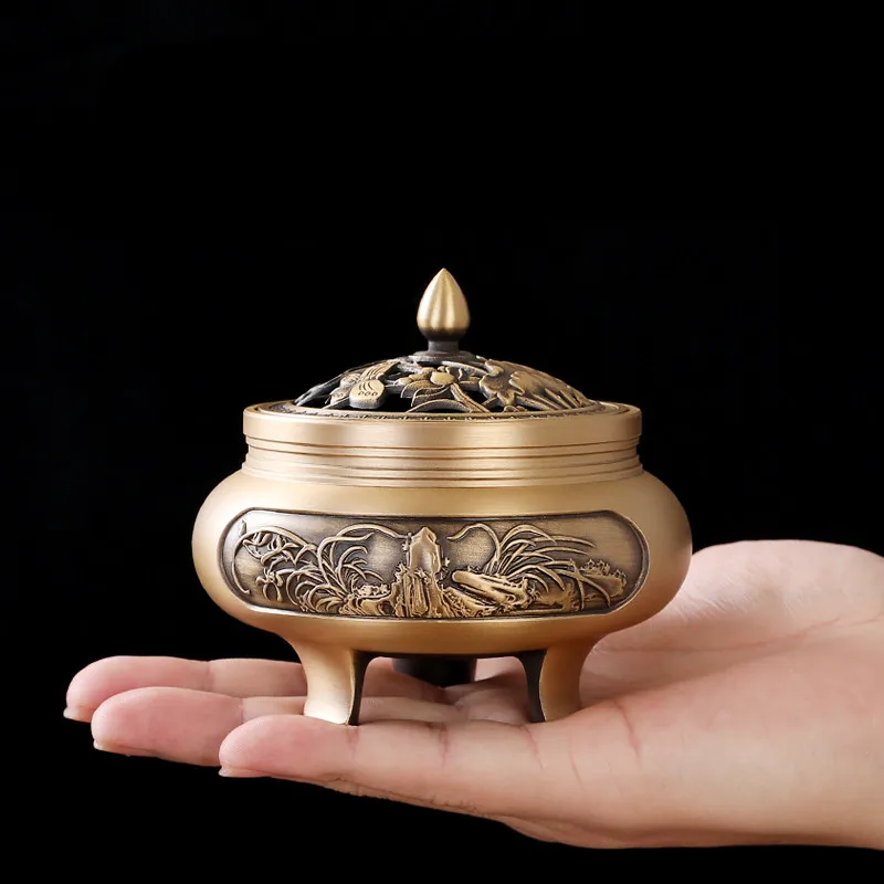 

1pc Yellow Copper 3 Feet Flowers Carving Hollow Incense Burner Chinese Classic Temple/Home Putting Decorate Crafts