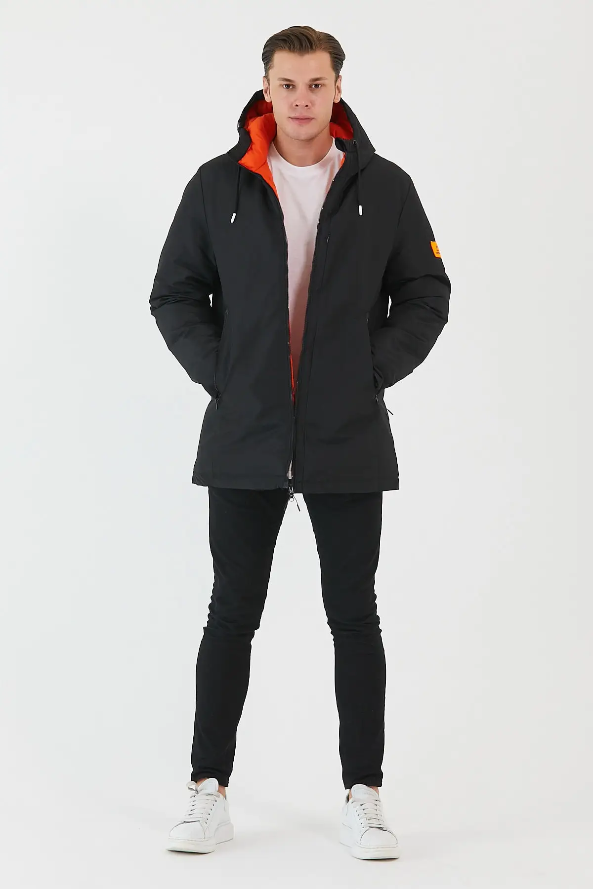 

Черное длинное плотное зимнее пальто