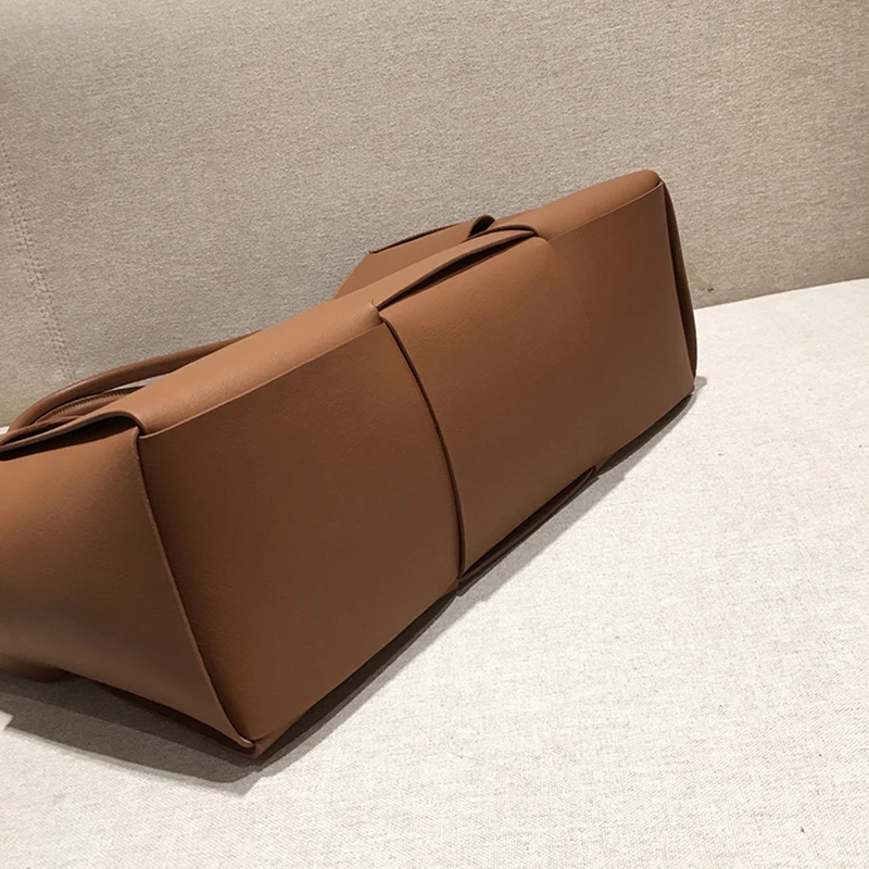 New Fashionable Large Capacity Cowhide Knitted Handbag with Advanced Sense, Simple Retro, Light Luxury Underarm Shoulder Bag