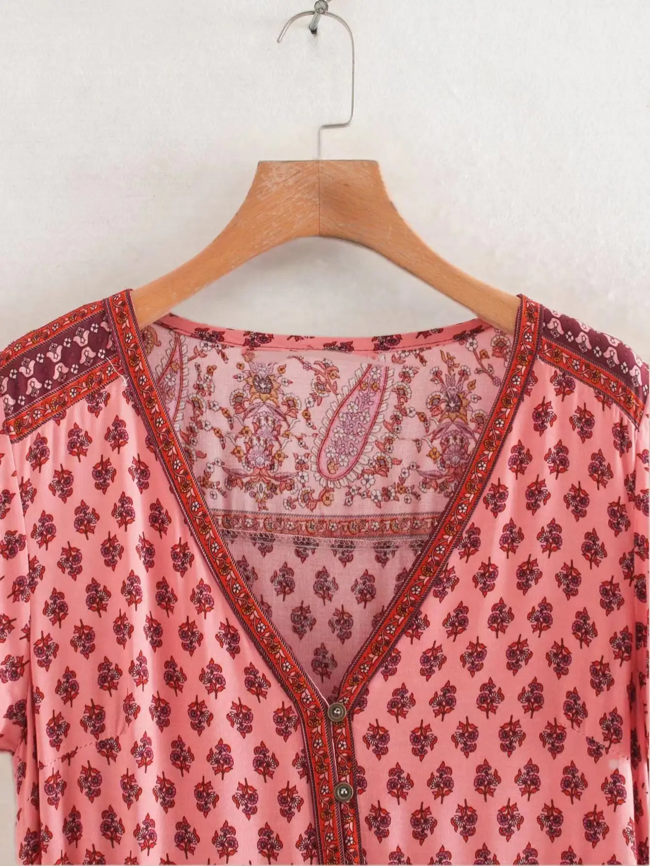 Винтажное платье-макси в стиле бохо с V-образным вырезом и коротким рукавом |