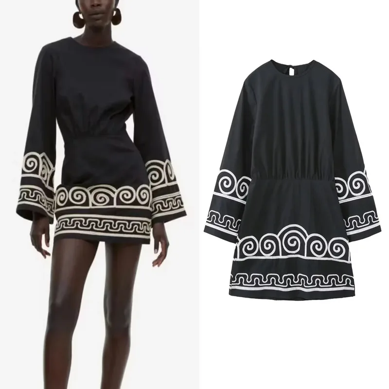 Платье-Мини Летнее черное с длинным рукавом и вышивкой