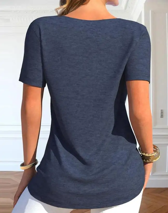 Рисунок 3 - Женская блузка на пуговицах