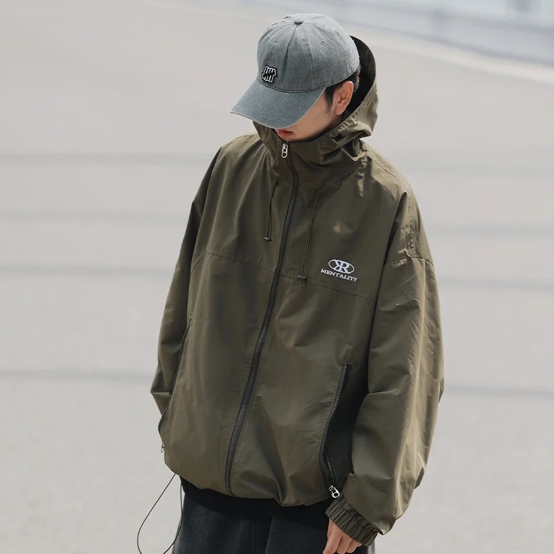 Куртка мужская демисезонная свободного покроя с капюшоном и защитой от ветра