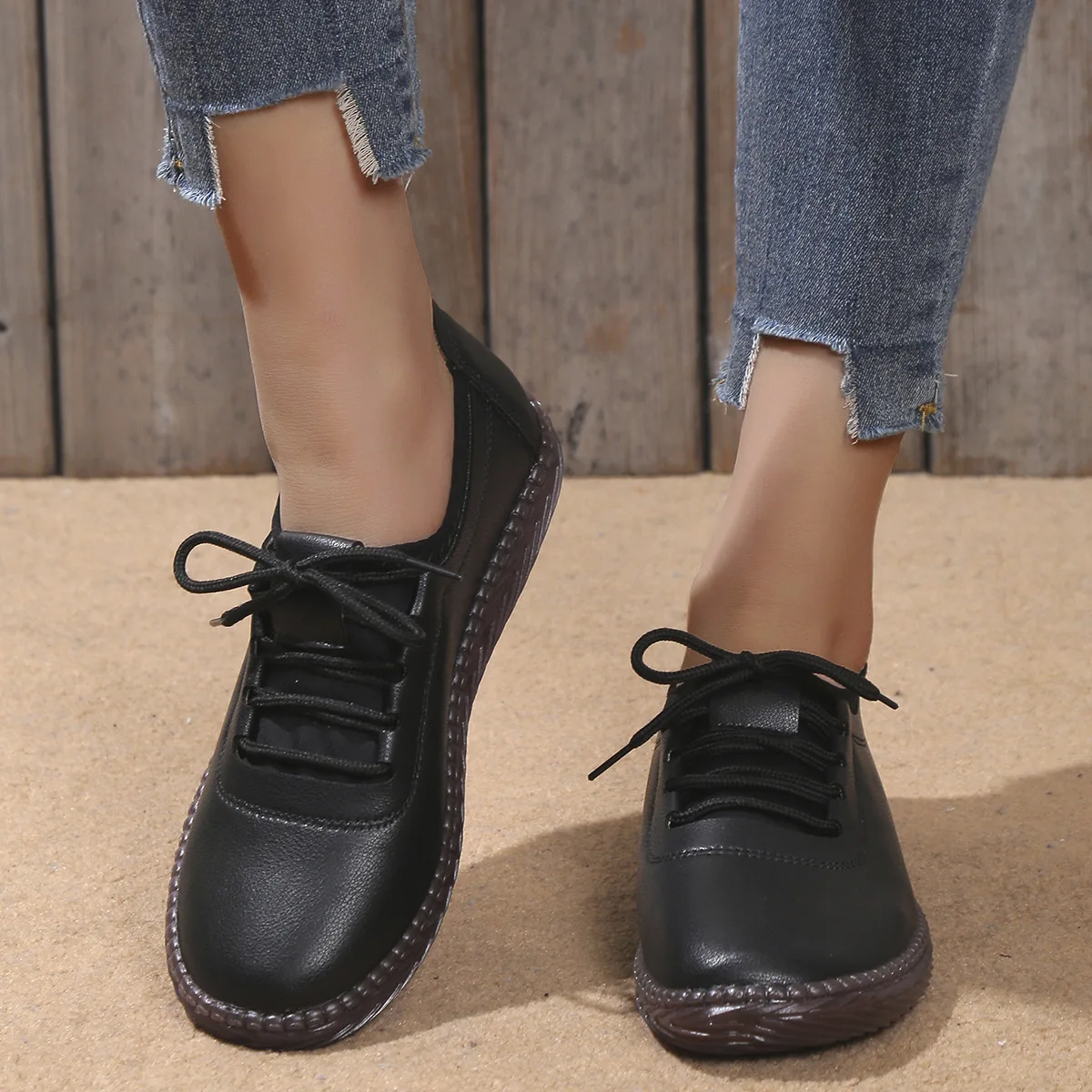 Fashion Women's Casual Shoes 2023 Autumn Soft Leather Women's Comfortable Mom's Shoes Outdoor Walking Sports Flat Shoes