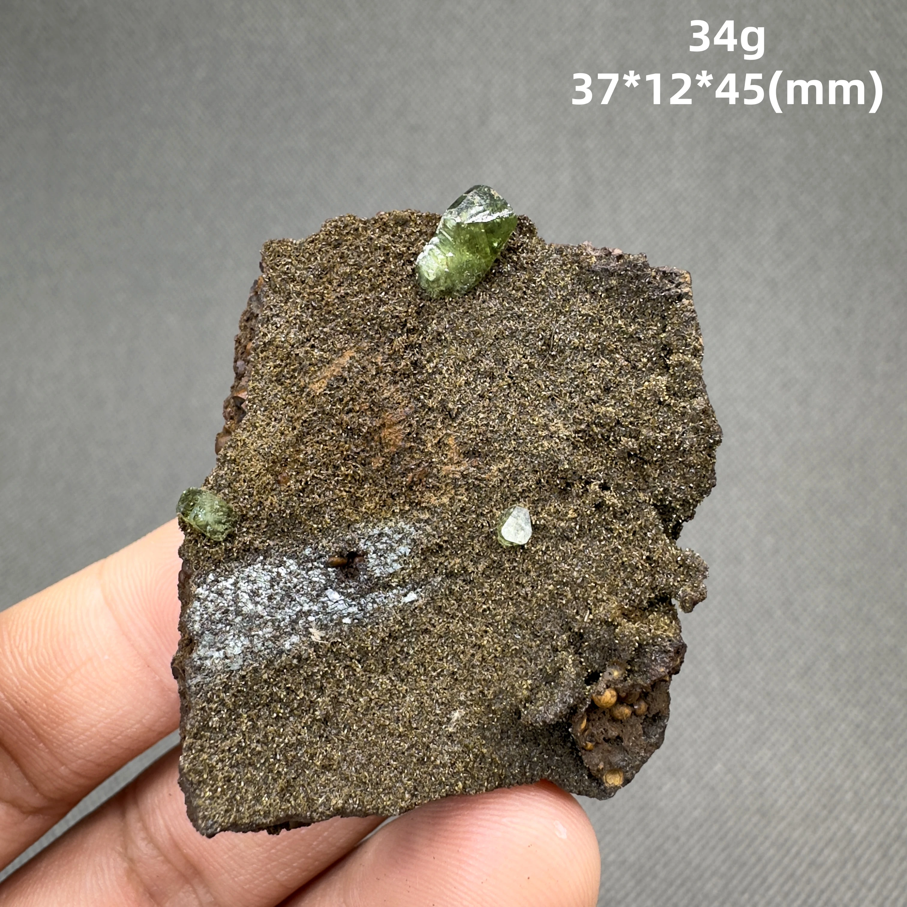 

Набор минералов Людлалита, кварца и камней QIANCHUAN