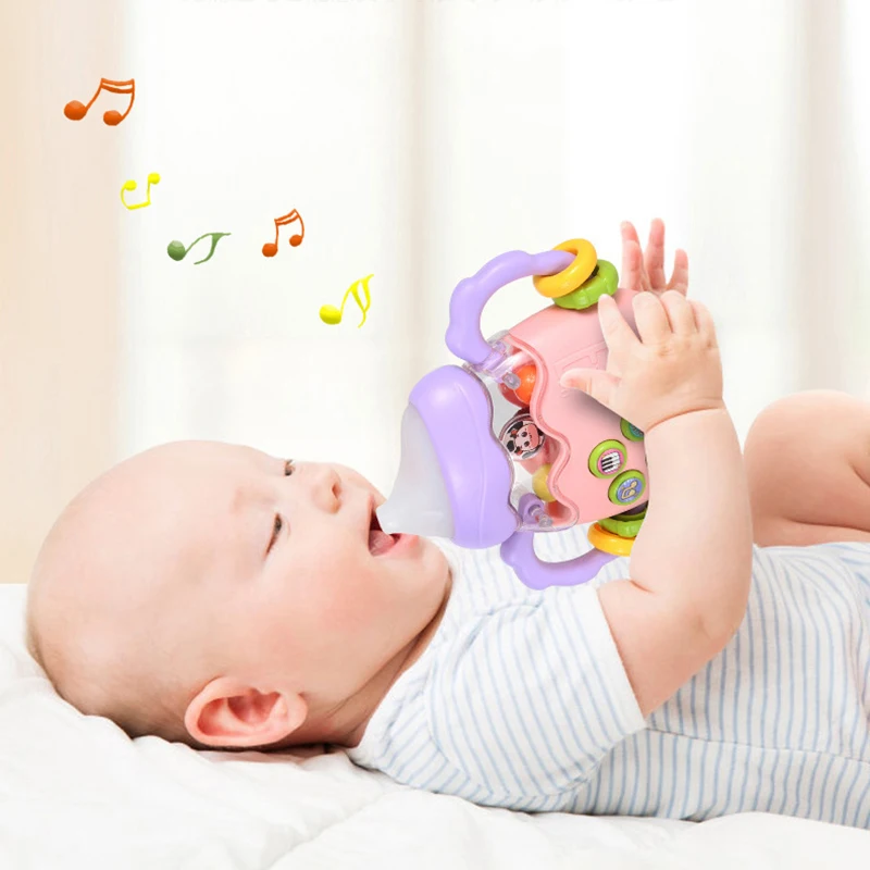 Детская развивающая игрушка-погремушка в виде бутылки