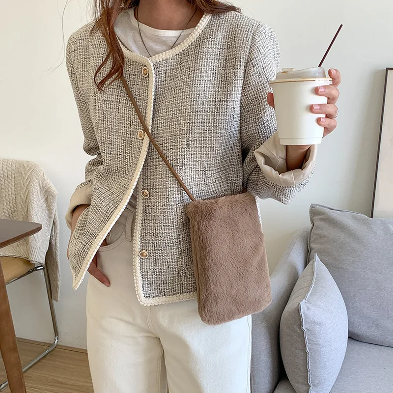 

Alirattan 2022 New Korean Plush Bags For Women Simple Fashion Crossbody Bag Soft One Shoulder Small Square Bag Bolsa Feminina
