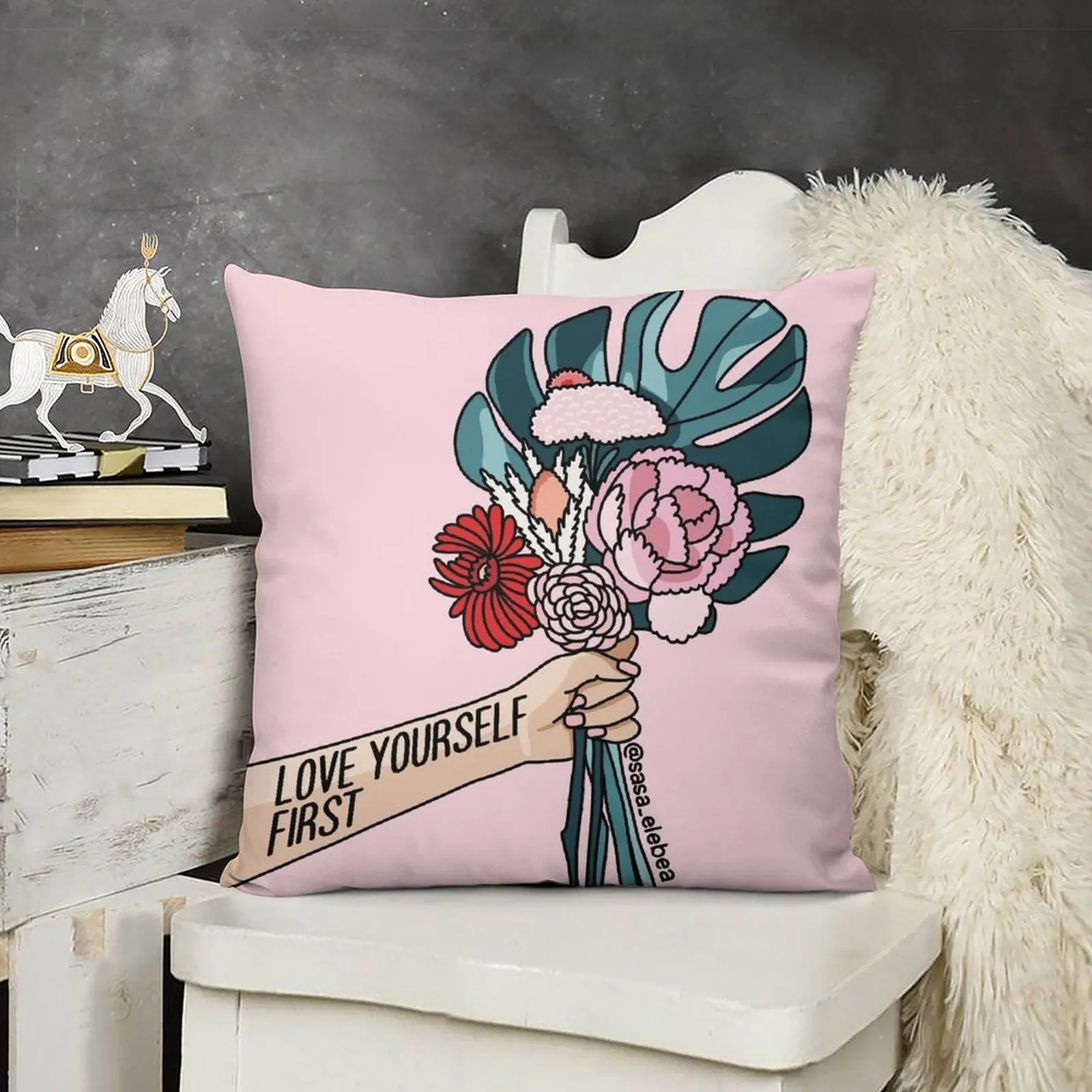 Роскошные диванные подушки Love yourself first от Sasa elebea