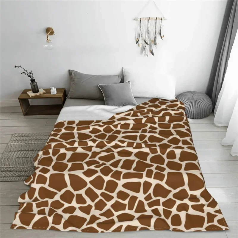 

Cute Funny Cartoon Giraffe Skin Blankets Flannel Spring/Autumn Super Warm Throw Blanket For Sofa Travel Plush Thin Quilt