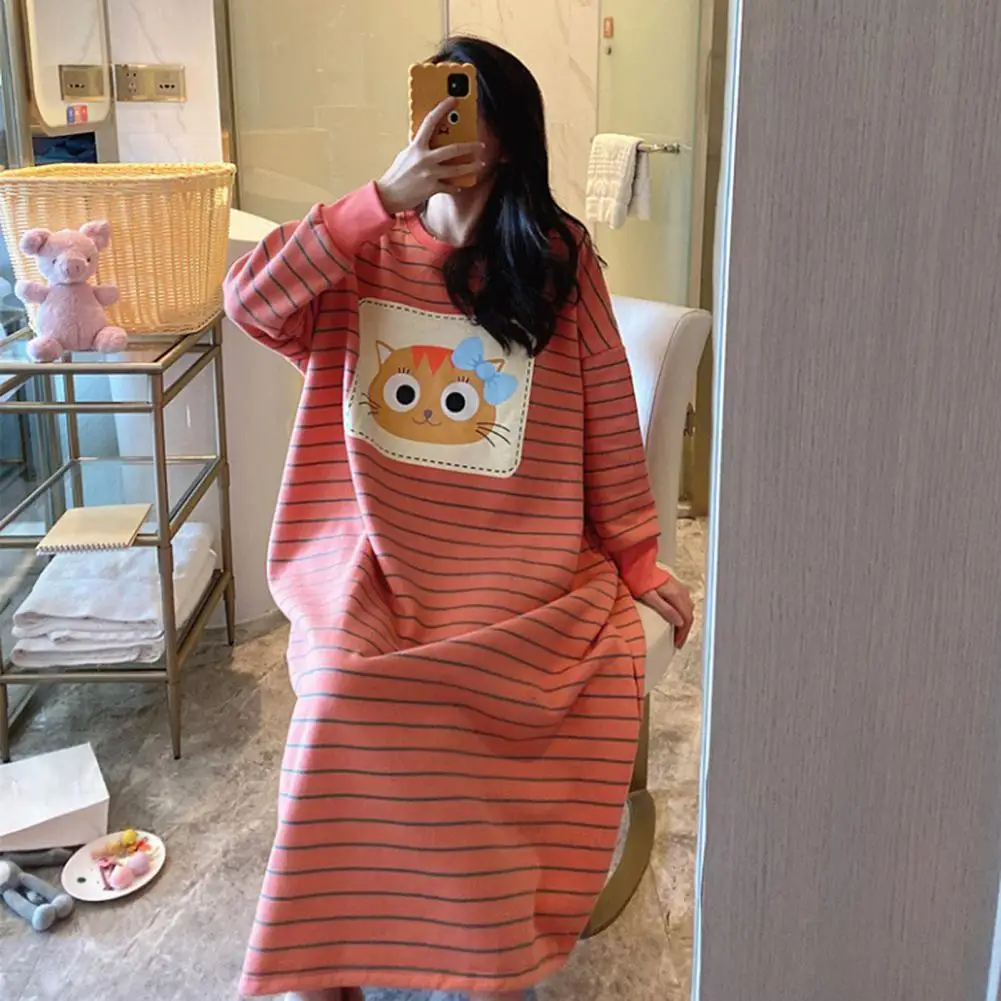 

Женское платье с длинным рукавом и круглым вырезом