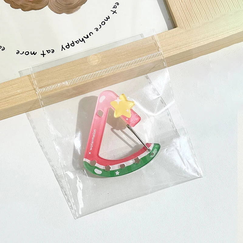 

Акриловый брелок-фрукт