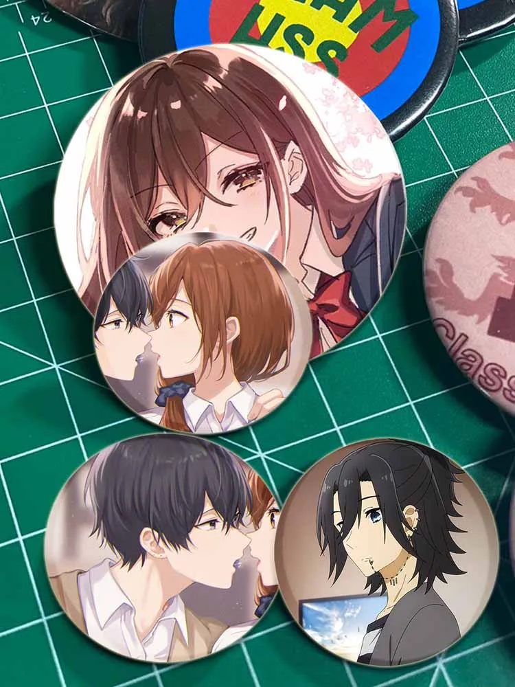 32/44/58mm Anime Horimiya Round Button Pins Cartoon Badge Brooches for Clothes Backpack Hat Decoration Jewelry Accessories Gifts