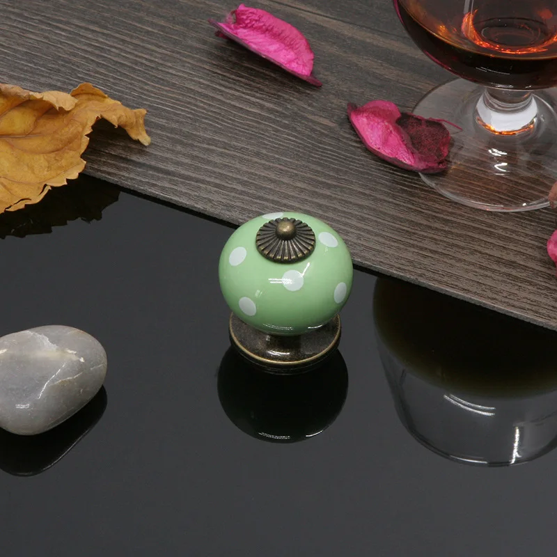 

Керамическая ручка для шкафа с мультяшным рисунком