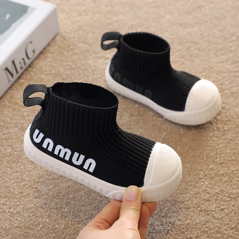 

2022 Autumn Winter Baby Knitted Boots for Boys Girls Black Beige Kids High Top Shoes Slip on Kids Sneaker Letters Toddler Shoes