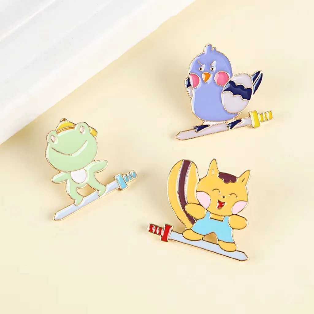 

Маленькие эмалевые значки с летающим мечом лягушкой и лисой, Значки для отворотов, ювелирные изделия, подарок для детей, друзей, женщин и мужчин