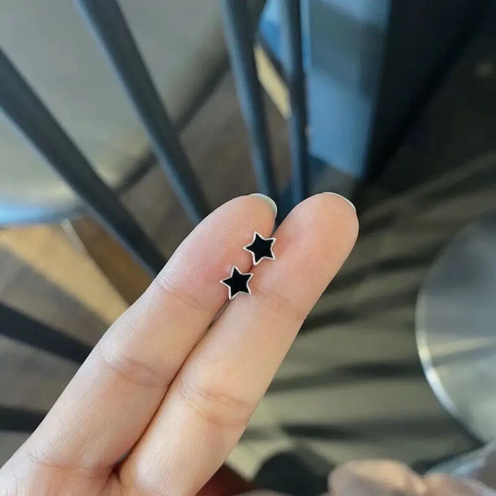 

Простые маленькие серьги-гвоздики, черное сердце, звезда, геометрические круглые квадратные капающие масляные серьги-гвоздики, модные Унив...