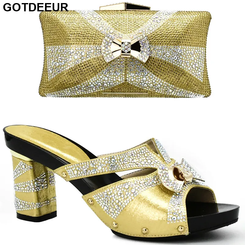 

Набор из туфель и сумок в африканском стиле