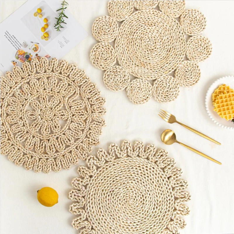 

Home Casserole Flower-Shaped Corn Husk Handmade Straw Woven Insulation Tea Mat Table Mat Heat-Resistant Mat Placemat