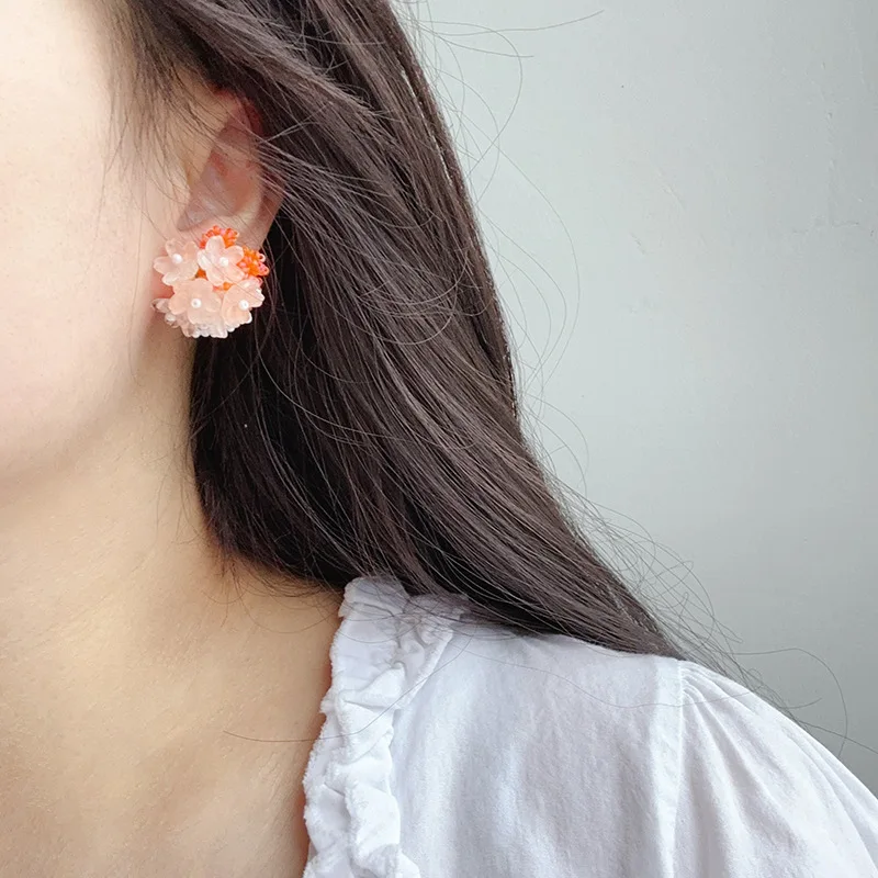 Серьги-гортензии из бисера кремового цвета с картиной маслом