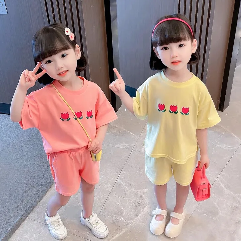 

Новый летний комплект для девочек, комплект из двух предметов с короткими рукавами, футболка с принтом из трех цветов Модный повседневный к...