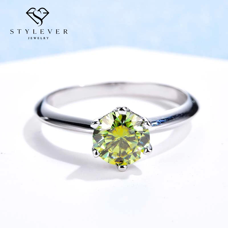 

Женское кольцо из серебра 925 пробы, с муассанитом