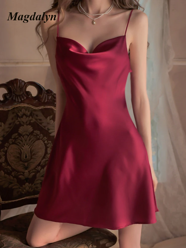 Женское сексуальное атласное платье Magdalyn на тонких бретельках с разрезом +