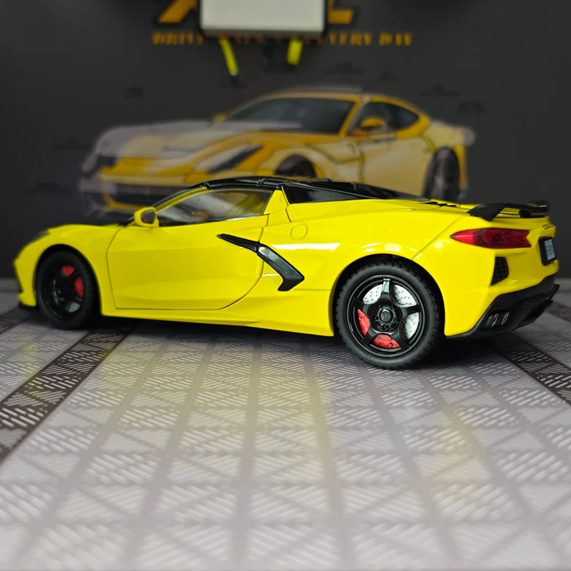 Фото Модель автомобиля Chevrolet Corvette C8 из сплава, масштаб 1:22, с открывающимися дверями, капотом и багажником, со звуковыми и световыми эффектами. №2
