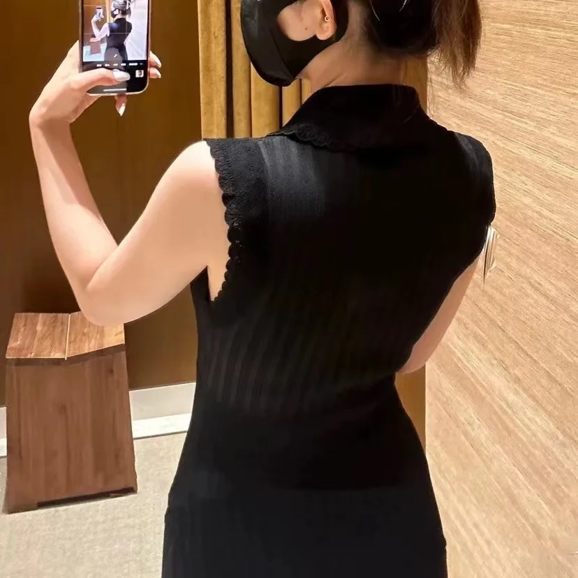 

Женское трикотажное платье-миди без рукавов