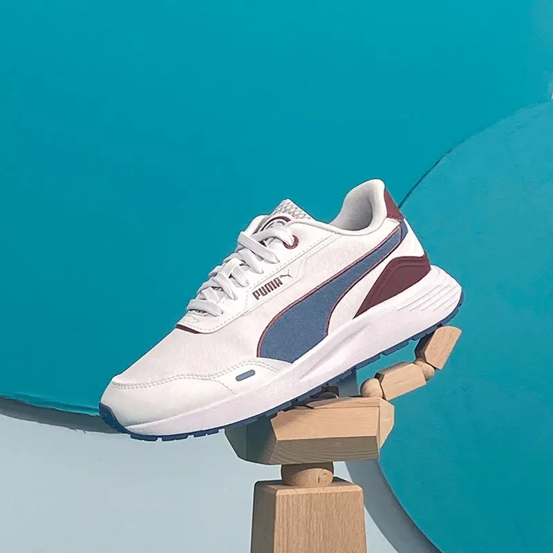 Фото Кроссовки Puma белые, синие, фиолетовые, сетчатые, повседневные, с тисненым логотипом Formstrip на язычке, удобные, 389237-01 №5