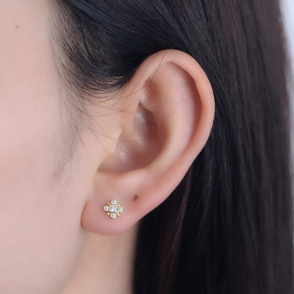 Серьги-гвоздики из серебра 925 пробы с опалом и фианитом для пирсинга 1 шт.