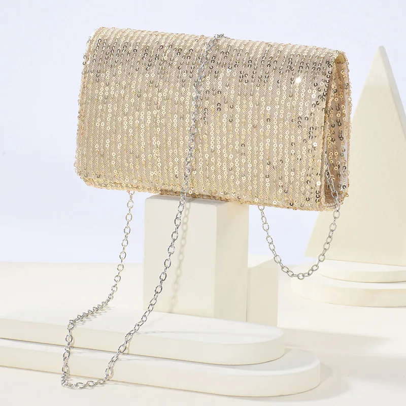 Модный вечерний клатч из коллекции со сверкающими блестками украшенная цепочкой