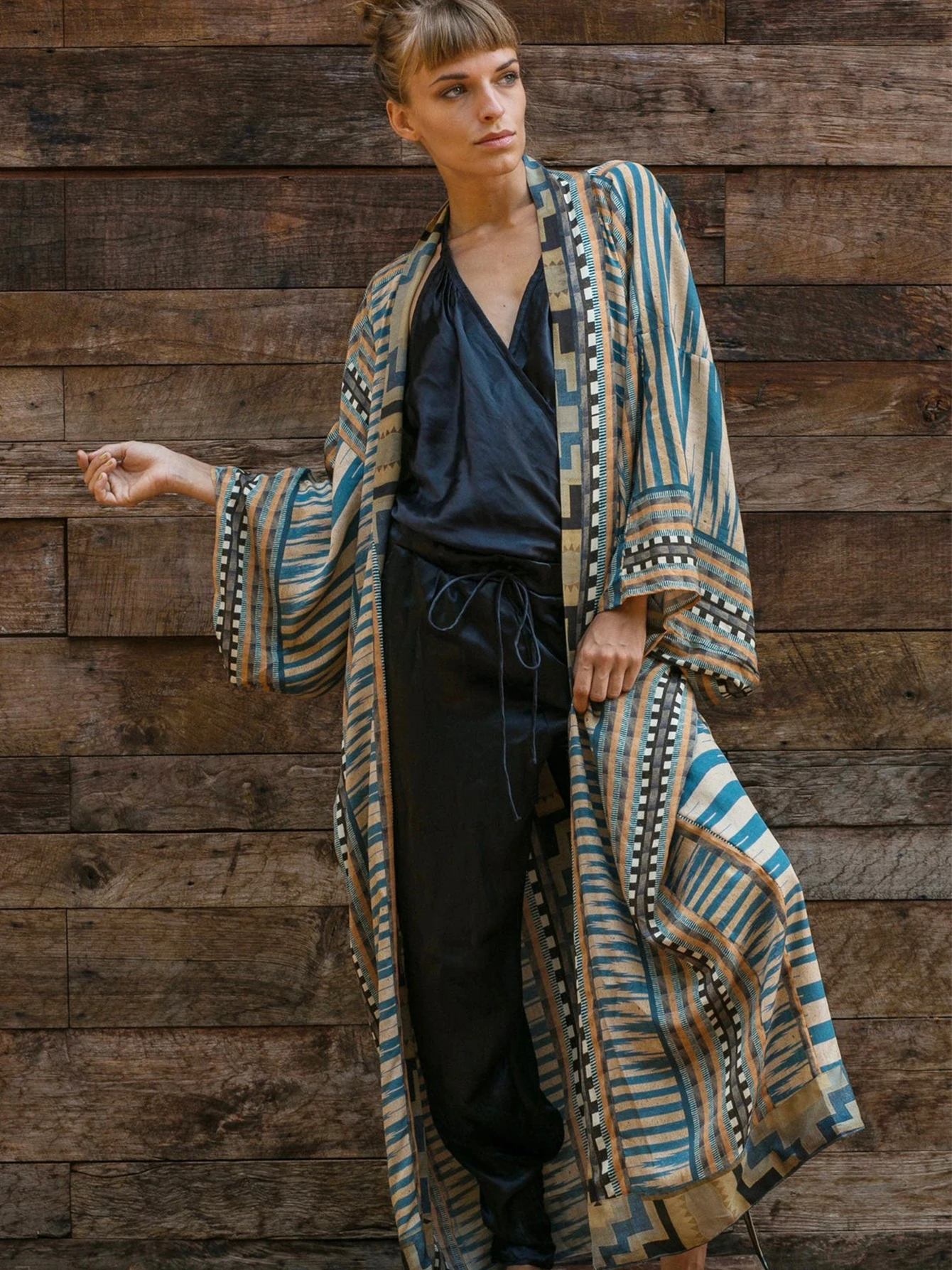 

Новые сексуальные пляжные накидки с принтом платья с длинным рукавом для женщин 2023 женский купальник халат длинная туника купальный костюм...