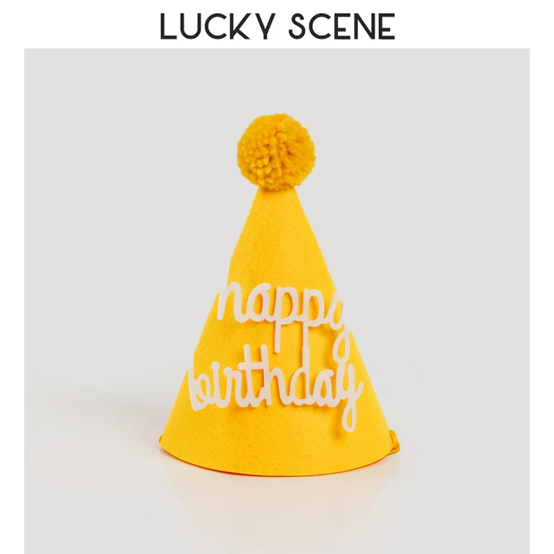 

Детская фетровая шляпа в виде цельной Луны с маленькими заостренными буквами на день рождения S01728