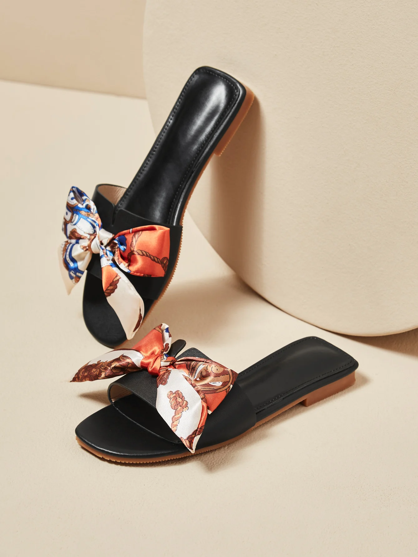 

Summer New Woman Flat Bottom Bow Decoration Flat-Heeled Women Sandals White Lazy Slippers Luxury Brand