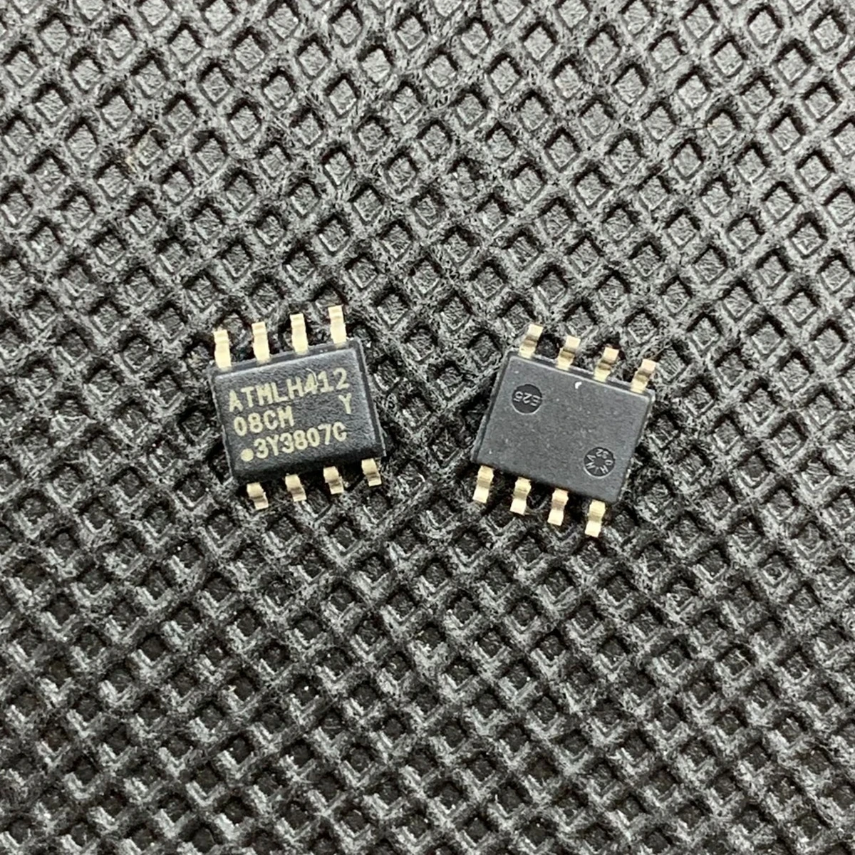 

AT24C08C-SSHM-T silk screen 08CM patch SOP-8 new original memory IC chip AT24C08