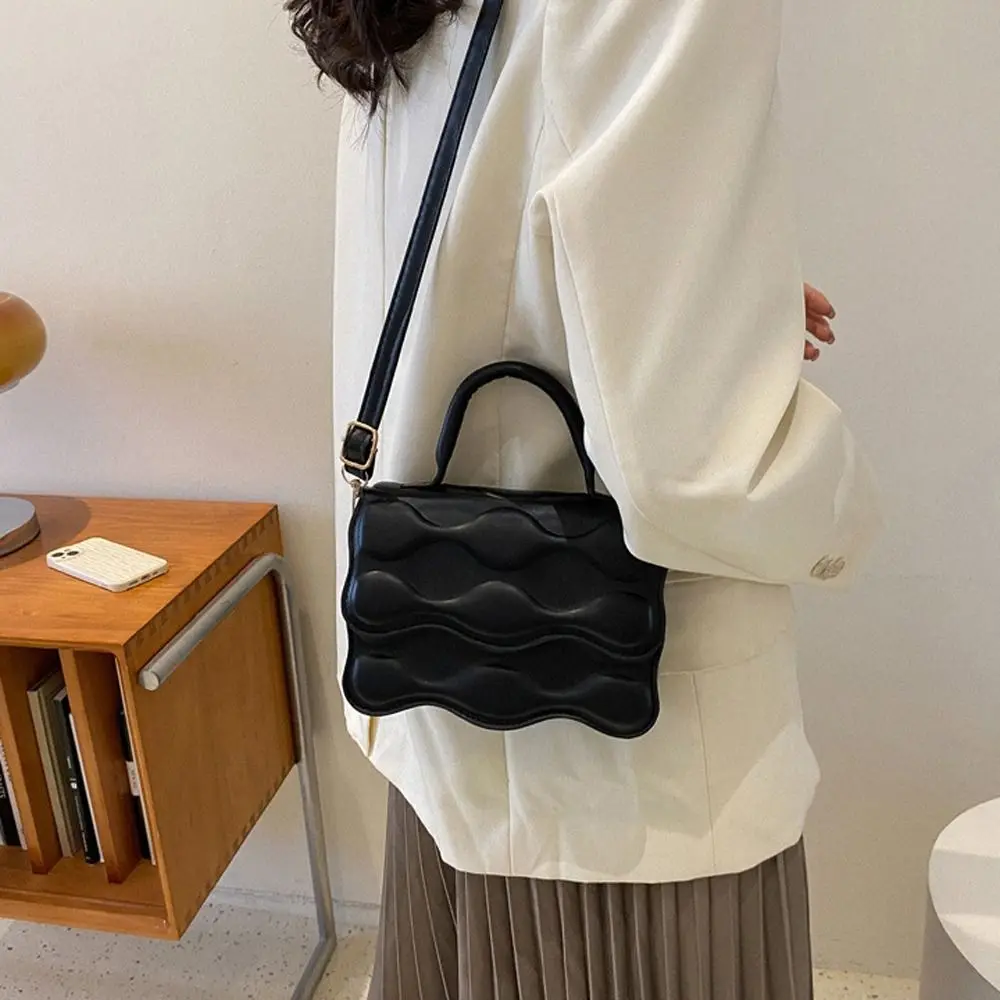

PU Leather Crossbody Bags Messenger bag Wave Large Capacity Women's Bags Pleated Make Up Bag Streetwear