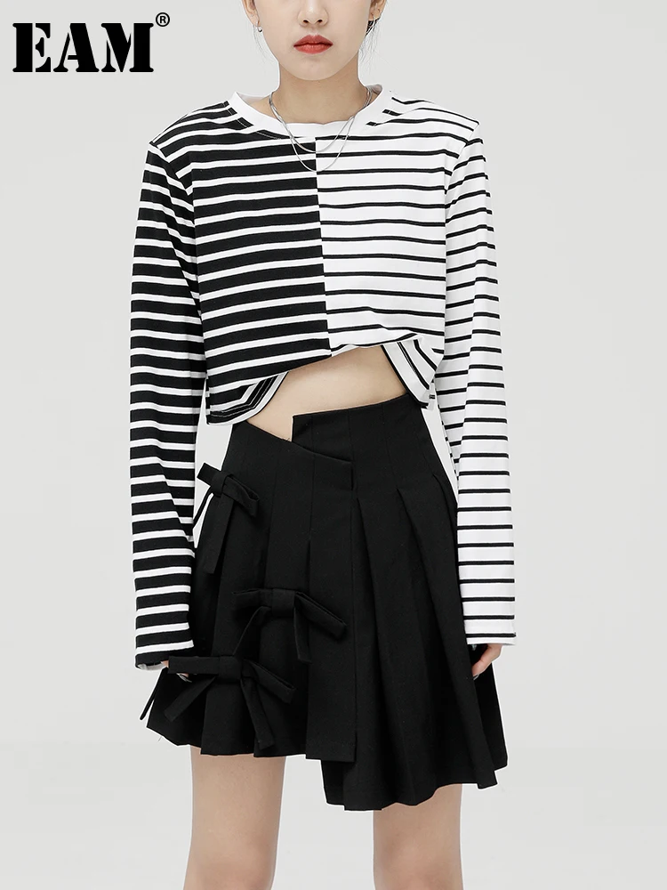 

[EAM] Women Black White Color-block Striped Short T-shirt New Round Neck Long Sleeve Fashion Tide Spring Autumn 2022 1DE7633