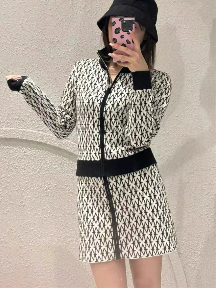 

2023 Women Autumn Stand Collar Jacquard Zipper Knitted Long Sleeve Cardigan/Same Style Knitted