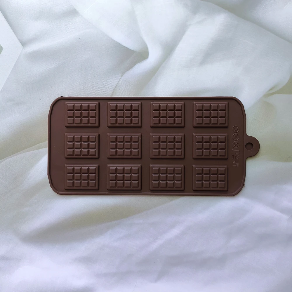 

Силиконовая форма для выпечки 12 ячеек