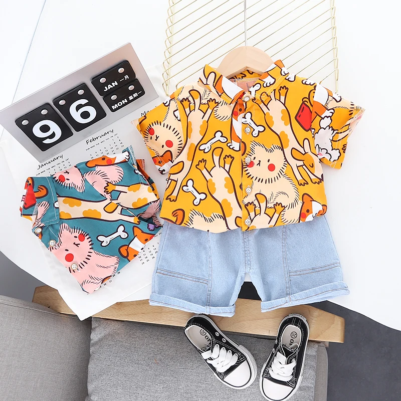 

Костюм детский летний из двух предметов: шорты с коротким рукавом и рубашка с принтом