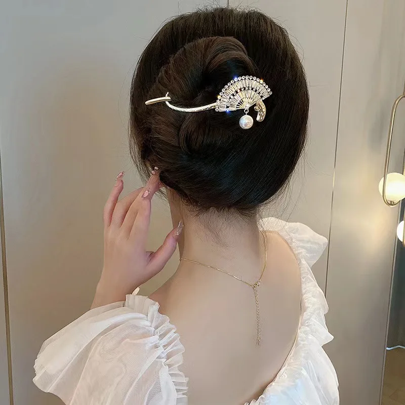 

23 Styles Shiny Butterfly Strawberry Flower Leaf Pearl Hairpin Elegant Woman Daily Party Dinner Barrette Hair Clip Jewelry Gift