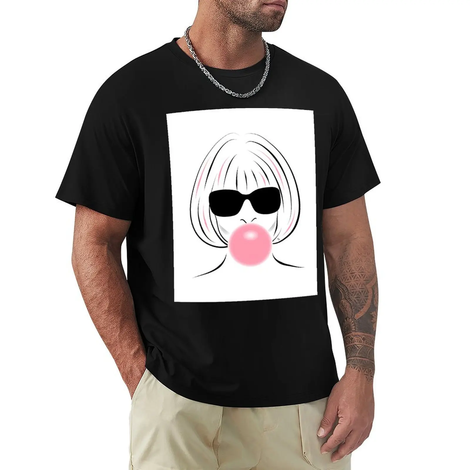 Розовая футболка Anna Wintour