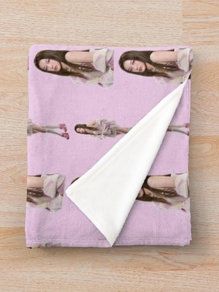 Одеяло Yoonchae KATSEYE роскошные утолщенные гигантские одеяла для дивана