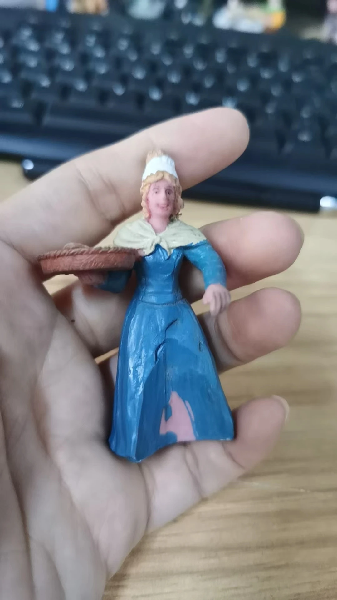 

Фигурки из канифоли